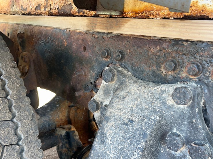 2004-caterpillar-c12-image-45