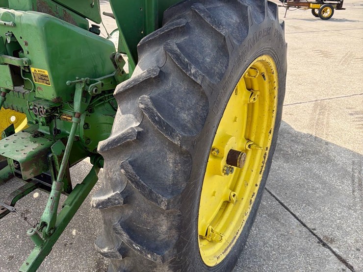 john-deere-3010-image-11
