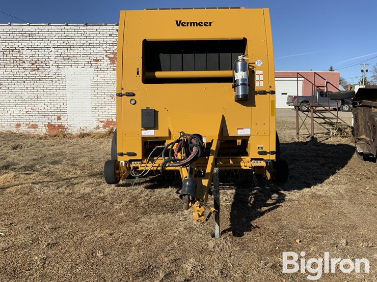 2022-vermeer-605n-image-2