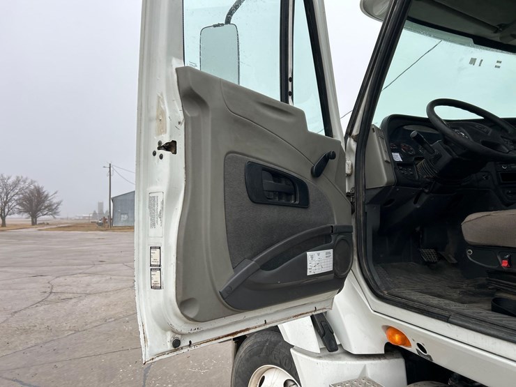 2011-international-prostar-image-44