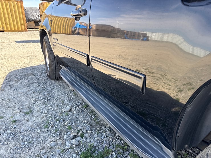 2010-chevrolet-tahoe-image-15