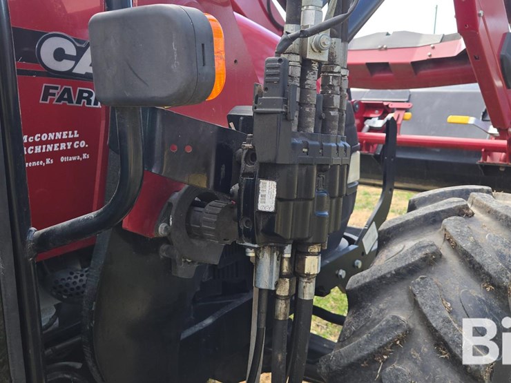 2012-case-ih-farmall-95-image-11