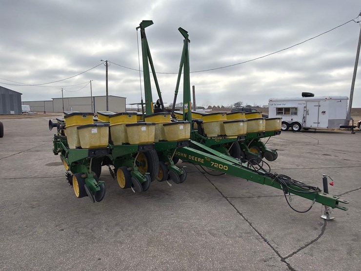 john-deere-7200-image-1