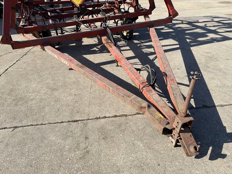 hesston-2210-image-7