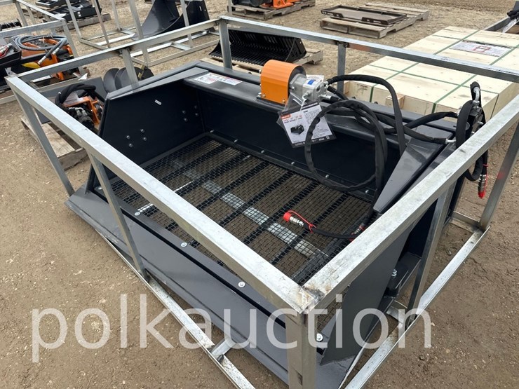 skid-steer-screening-bucket---72"-image-1