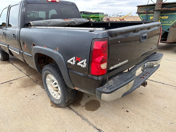 2004-chevrolet-2500-image-6