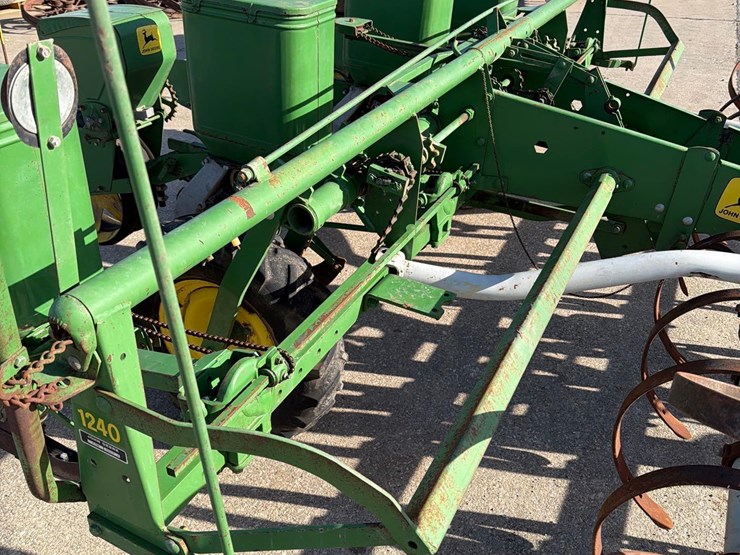 john-deere-1240-image-21