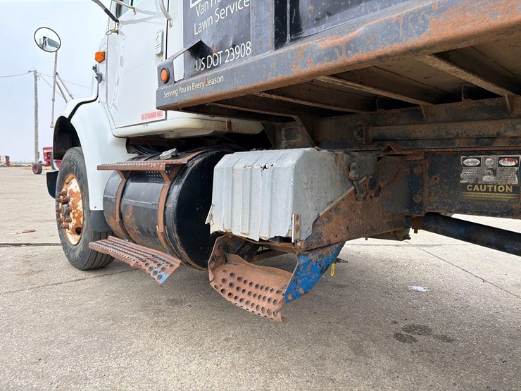 2000-international-8100-image-10