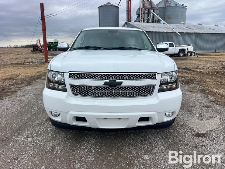 2007-chevrolet-suburban-image-2