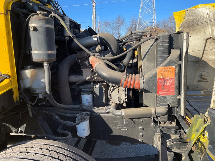 1999-peterbilt-330-image-47