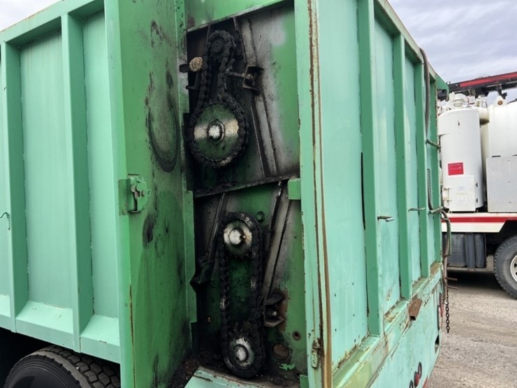 1998-freightliner-fl70-image-29