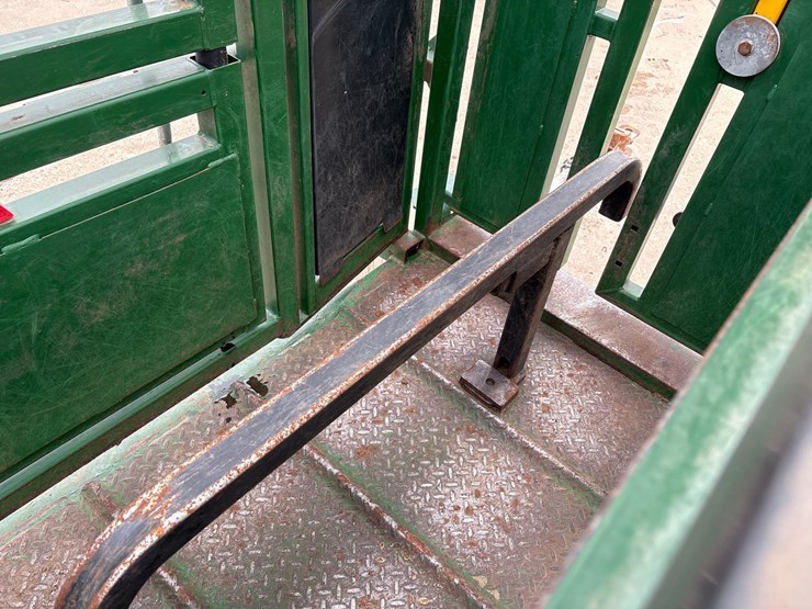 arrowquip-q-catch-86-series-chute-w/-sweep-tub-image-28