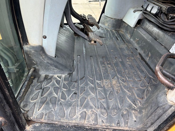 challenger-mt665-image-37