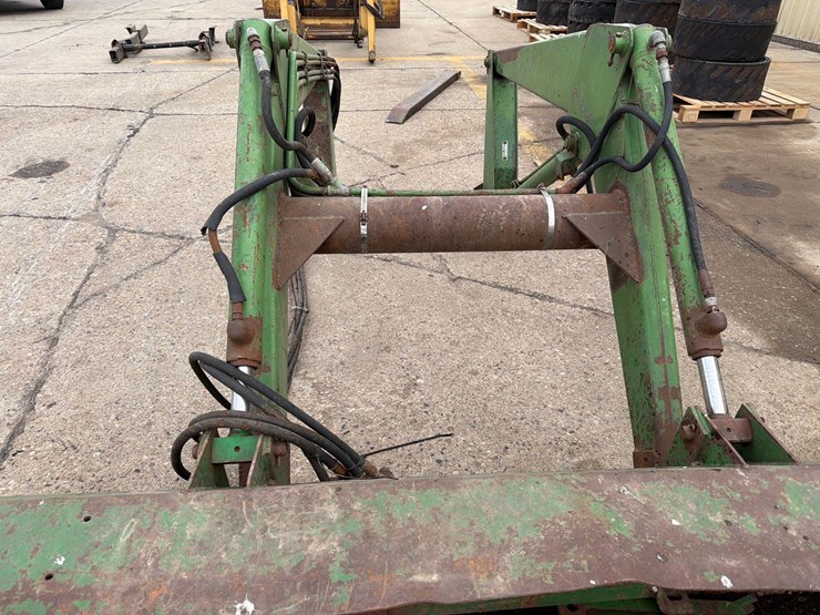 john-deere-148-image-10