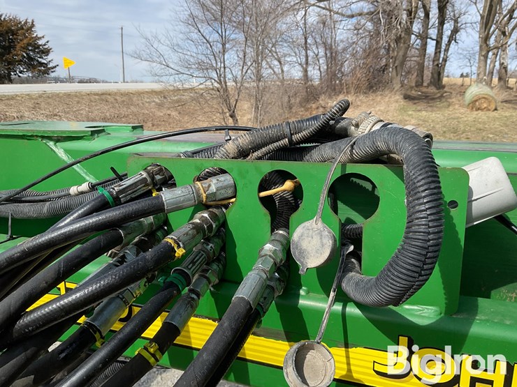 2010-john-deere-1790-image-12