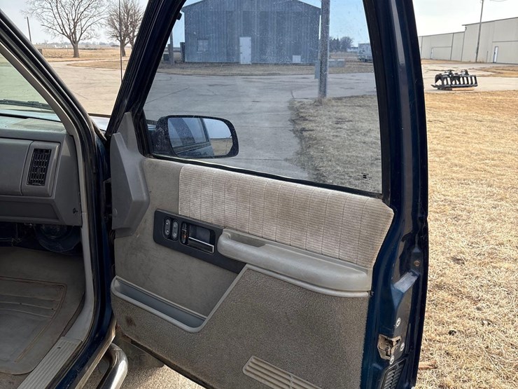 1993-gmc-sierra-1500-image-32