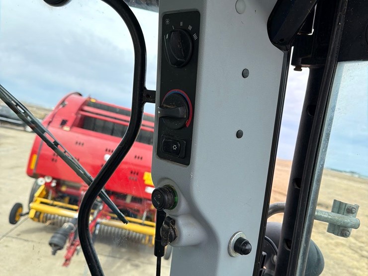 2011-new-holland-t6030-plus-image-35