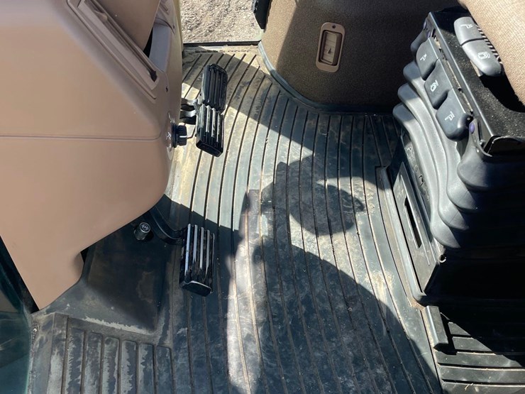 2004-john-deere-8120-image-45