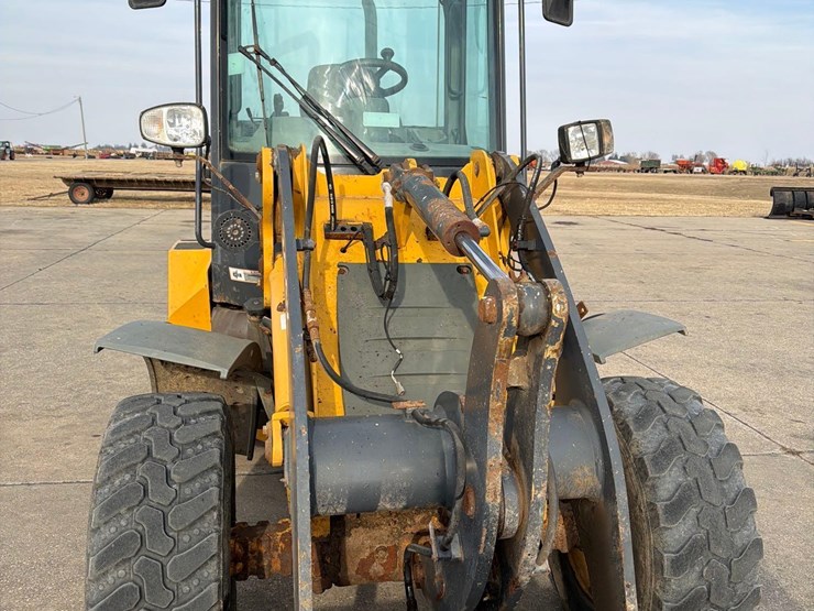 2016-deere-244k-image-12