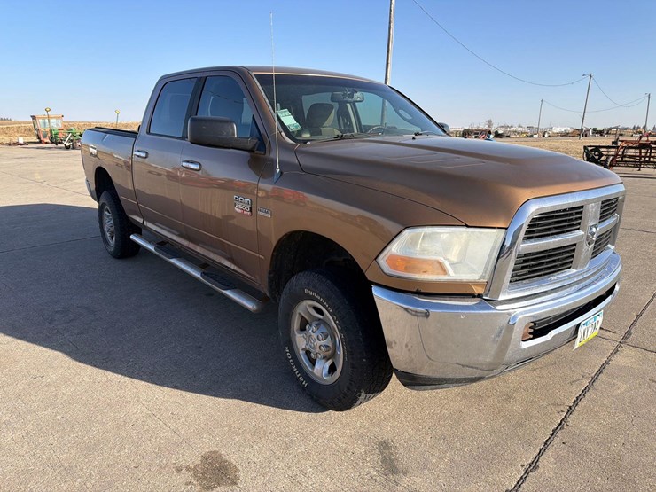 2011-dodge-ram-2500-image-3