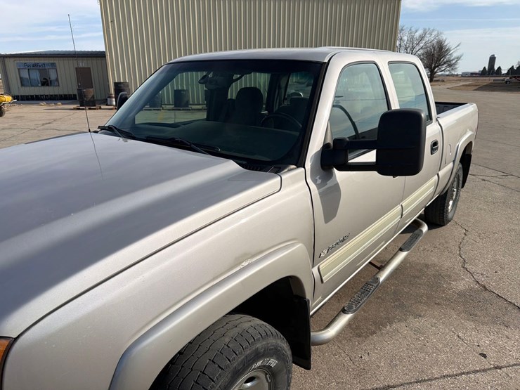 2005-chevrolet-k2500-image-13