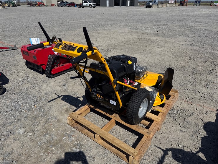 #34-•-unused-2022-dewalt-e1050-33"-push-mower-220310zd-inv#-41147-image-3