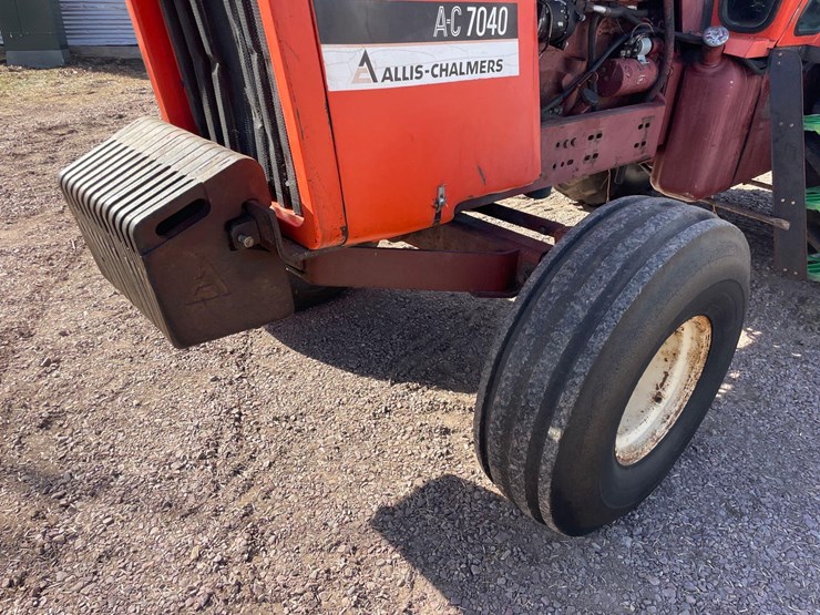 allis-chalmers-7040-2wd-tractor-image-7