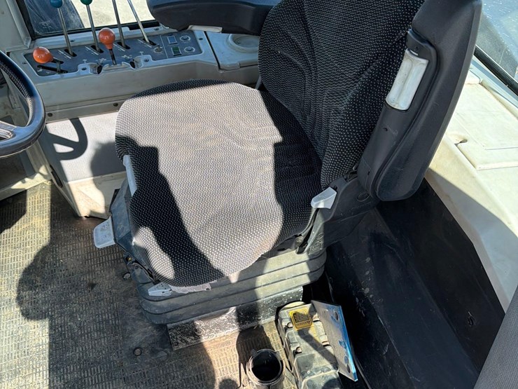 1990-versatile-946-image-49