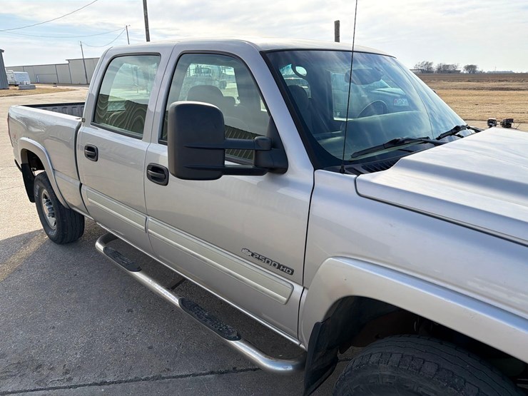 2005-chevrolet-k2500-image-18