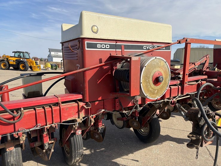 international-800-image-11