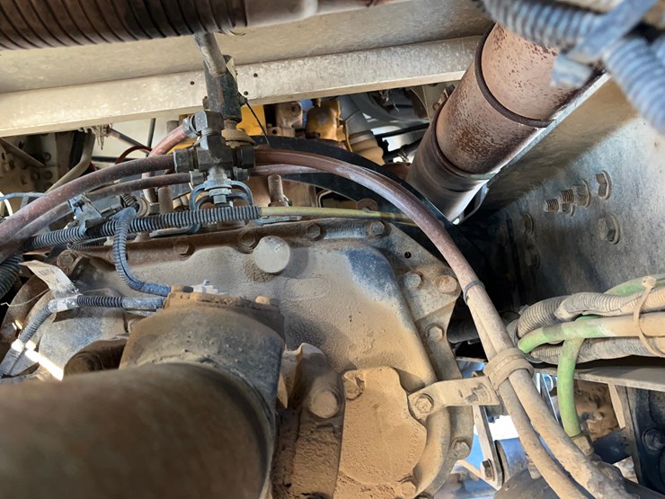 2004-caterpillar-c12-image-36