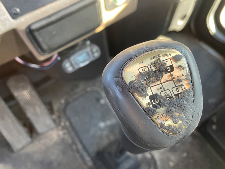 1999-peterbilt-330-image-40