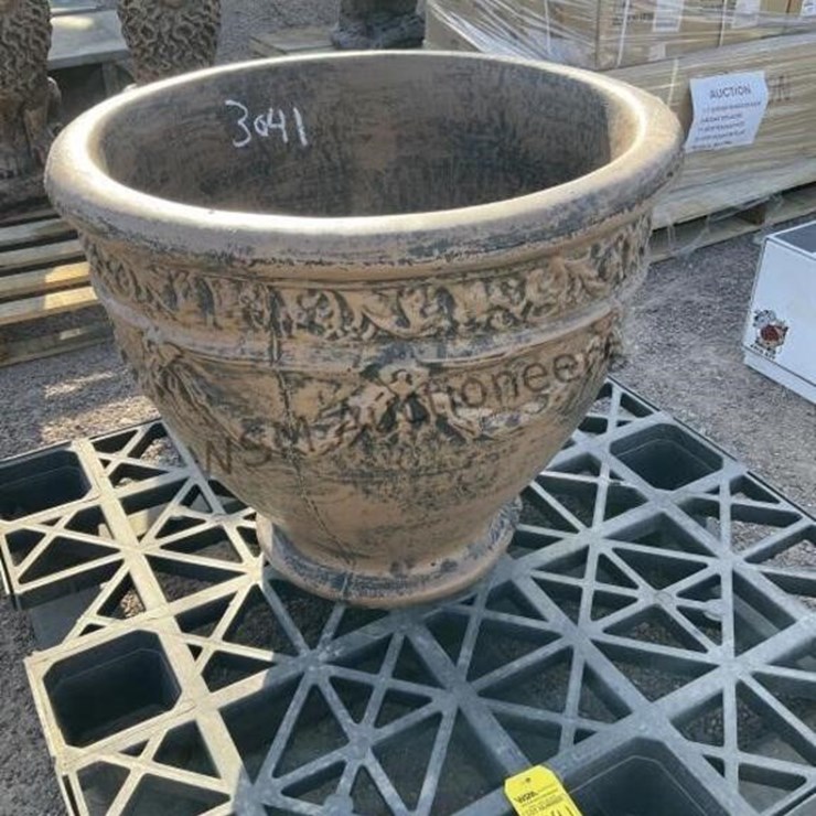 CONCRETE POT