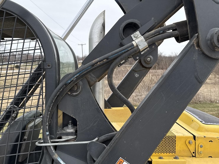 2013-new-holland-l230-image-15
