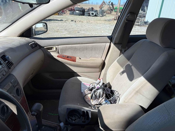 toyota-corolla-le-image-18