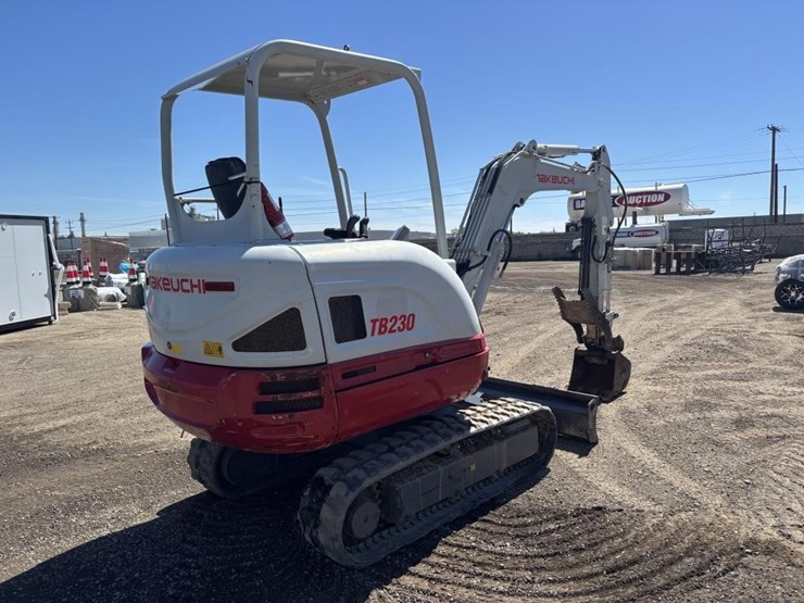 2020-takeuchi-tb230-image-3