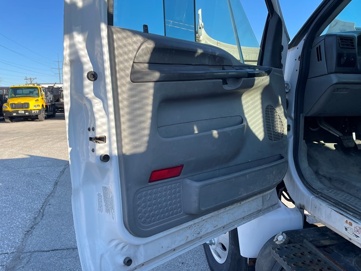 2009-ford-f750-xlt-image-30