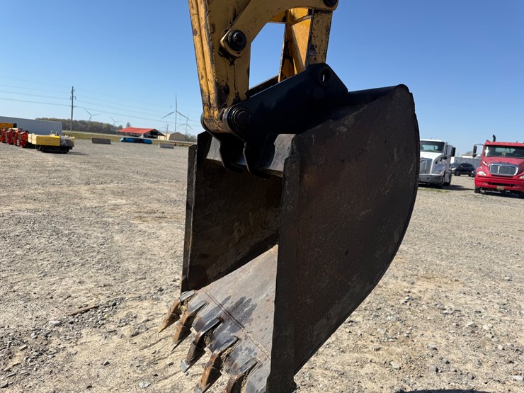 new-holland-555e-image-8