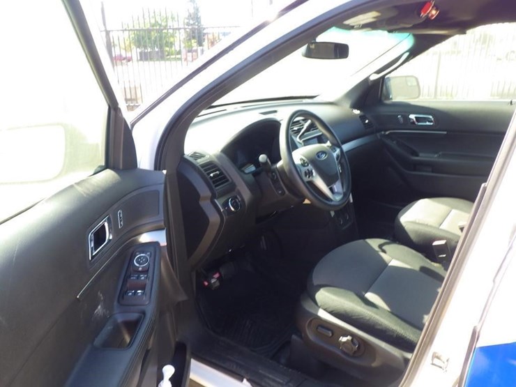 2015-ford-explorer-image-5