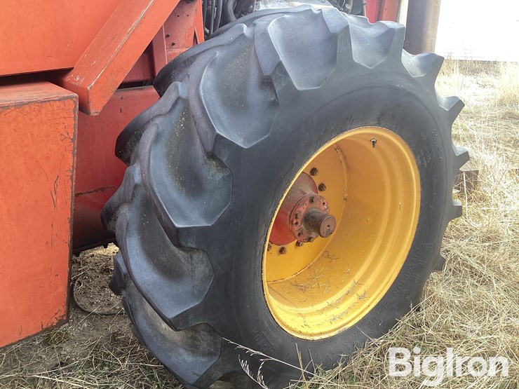 1982-versatile-555-image-19