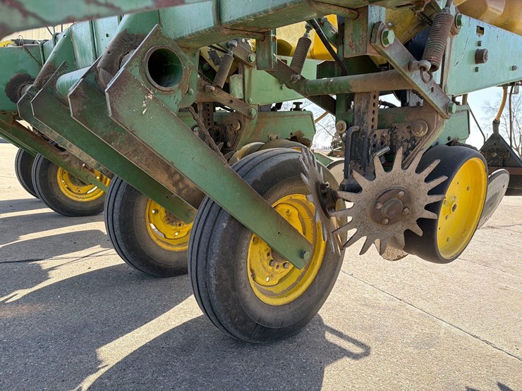 john-deere-7000-image-23