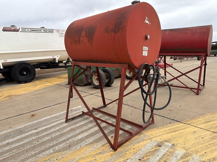 300-gallon-fuel-barrel-w/-stand-image-2
