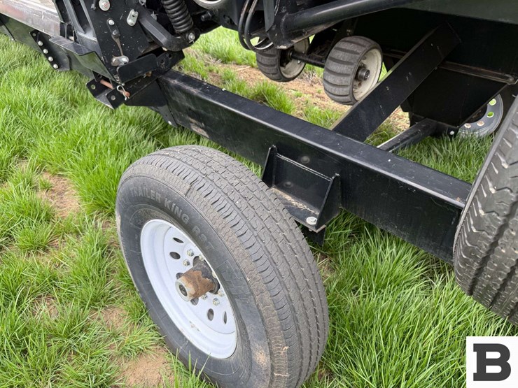 2023-mac-don-fd240-image-35