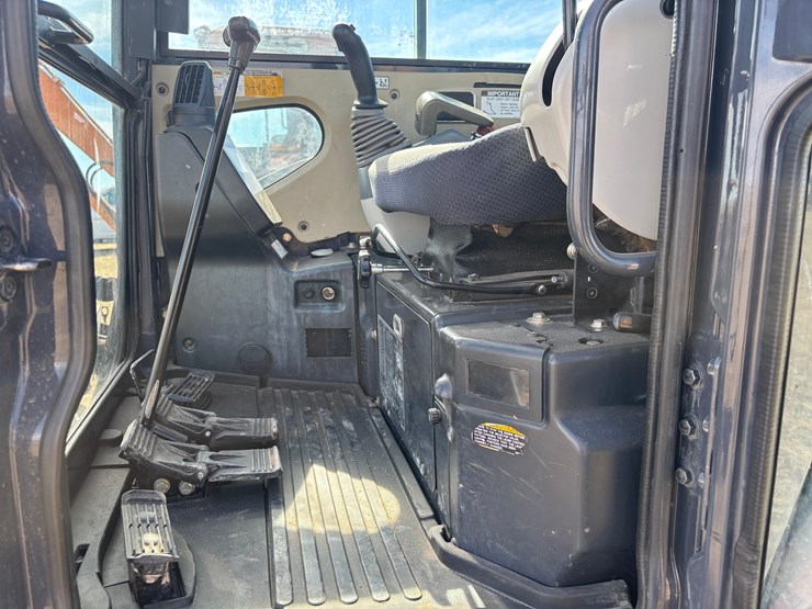 hitachi-60d-hydraulic-excavator-image-13