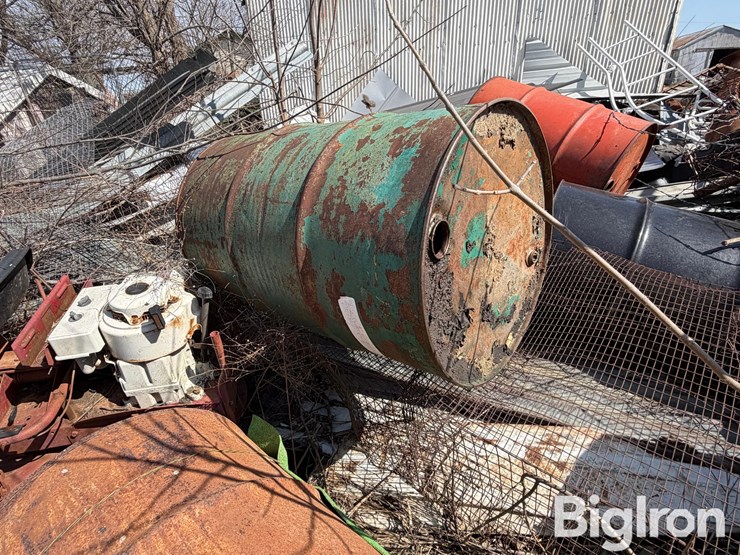 farm-scrap-metal-pile-image-7