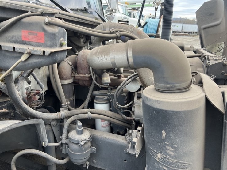 1998-freightliner-fl70-image-14