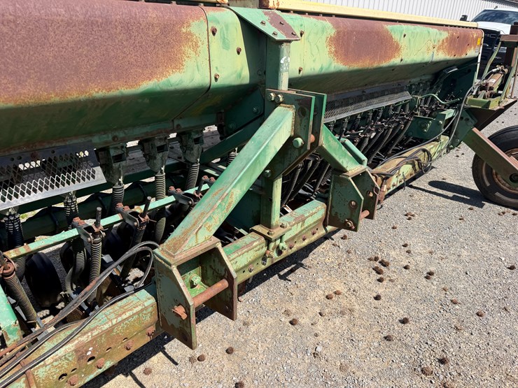 john-deere-520-image-17