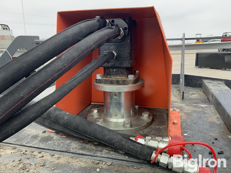 2025-massey-ferguson-730-image-15