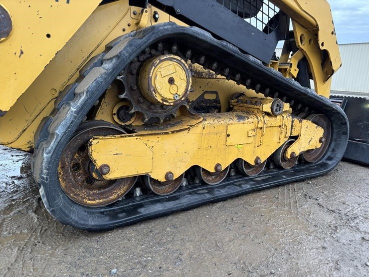 2021-caterpillar-259d3-image-17