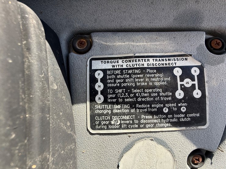 new-holland-555e-image-59